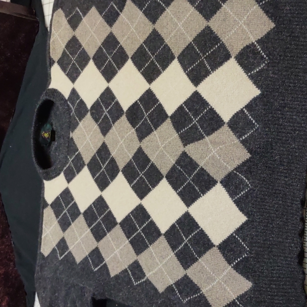 Club Room cashmere and cotton argyle sweater. Size XL